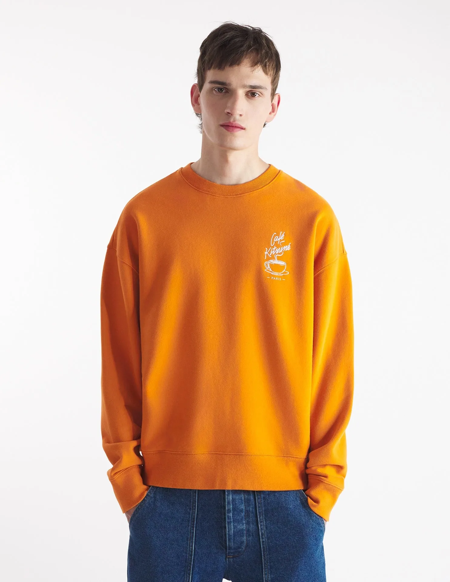 CAFÉ KITSUNÉ COFFEE CUP RELAXED SWEATSHIRT MAPLE SYRUP