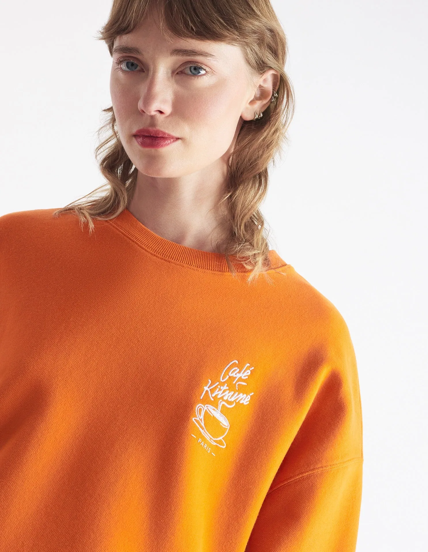 CAFÉ KITSUNÉ COFFEE CUP RELAXED SWEATSHIRT MAPLE SYRUP