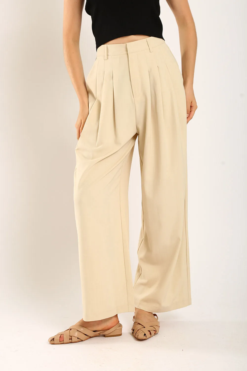 Claudette Relaxed Tailored Pants in Apricot