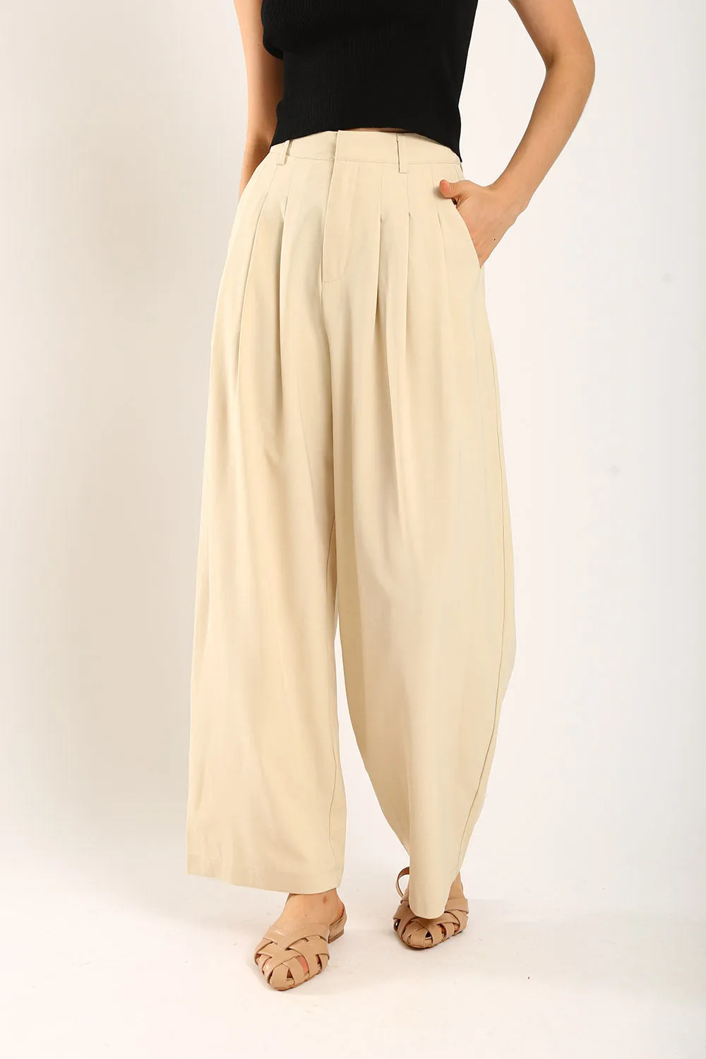 Claudette Relaxed Tailored Pants in Apricot