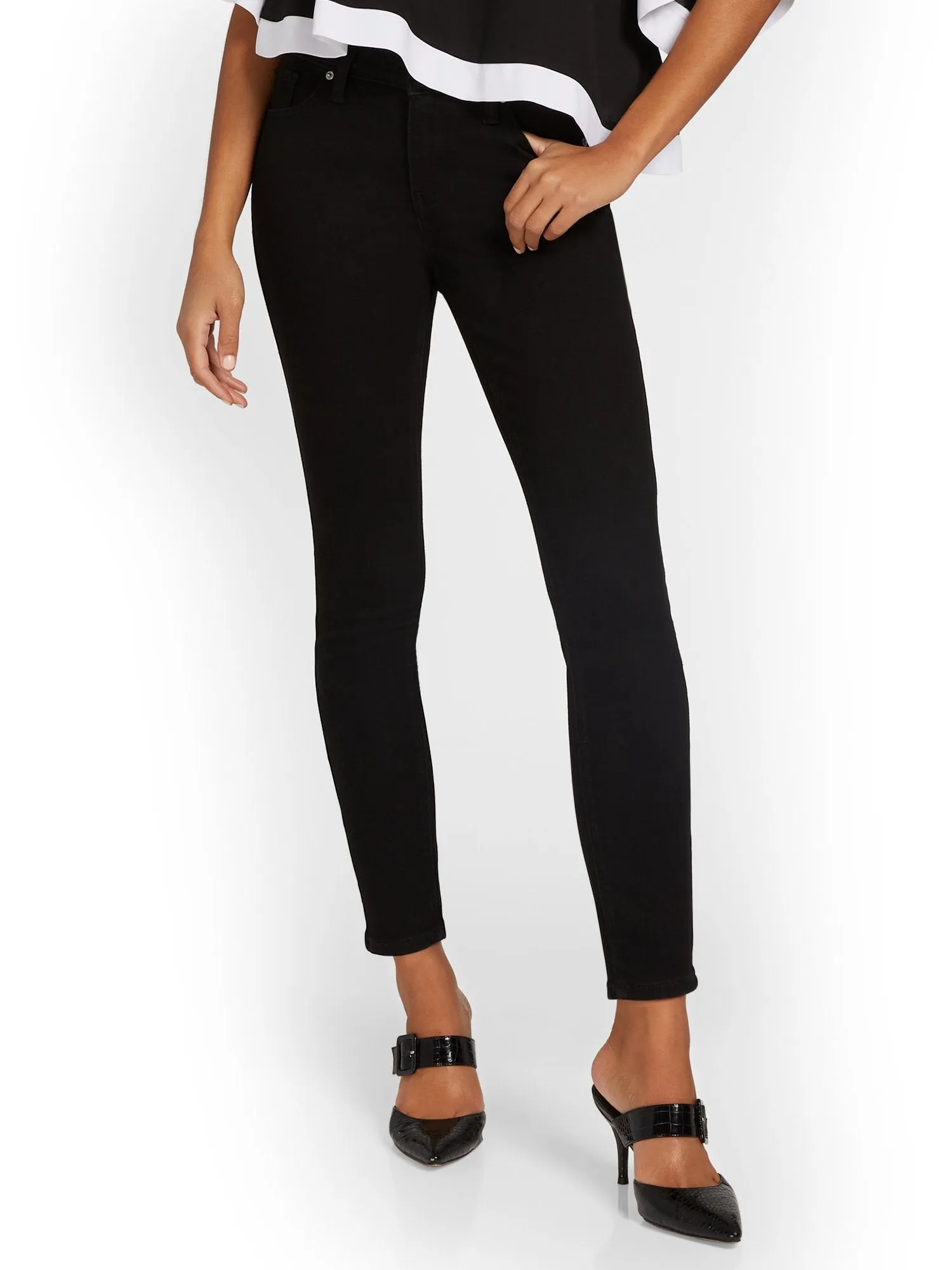 Petite Lexi Mid-Rise Super-Skinny Ankle Jeans - Black