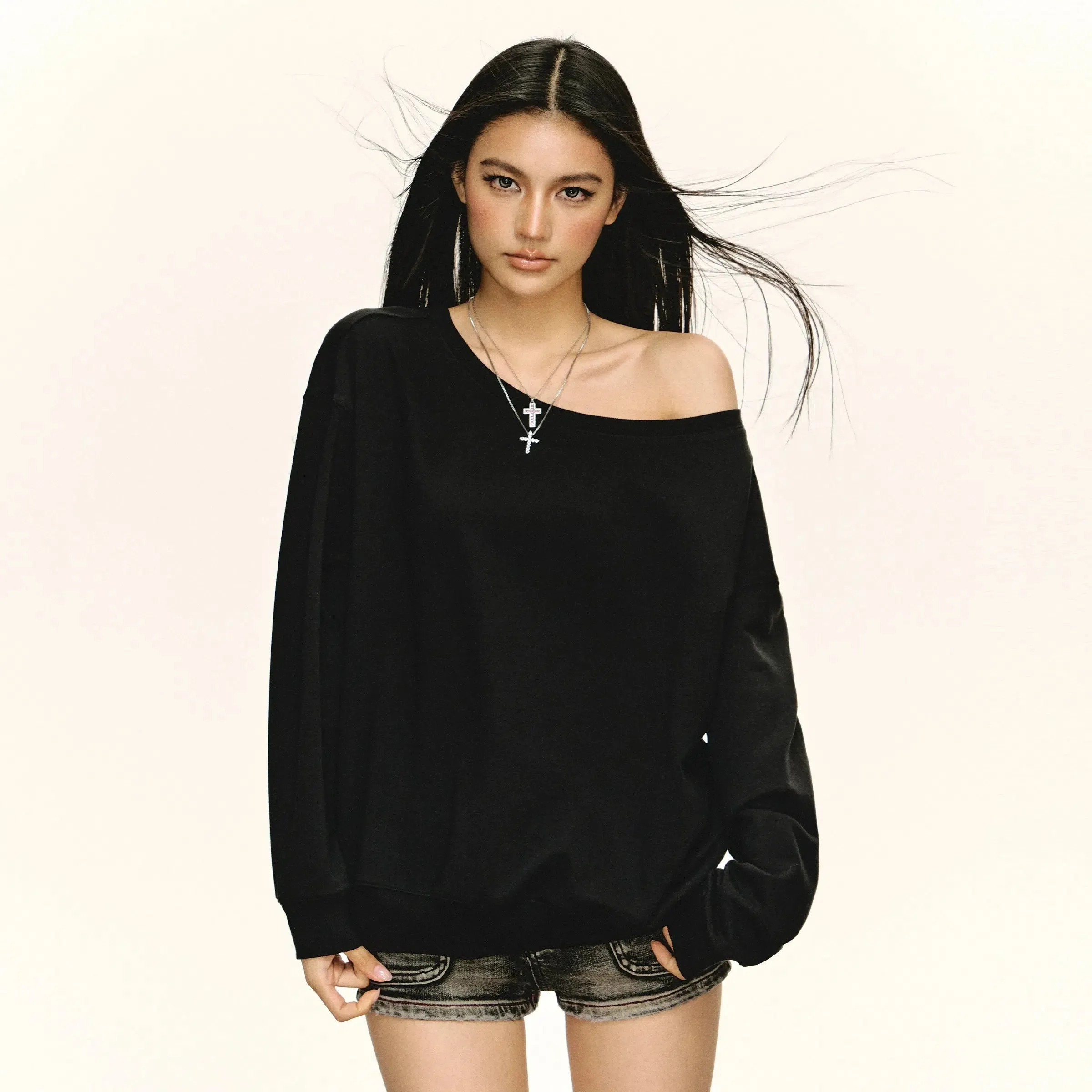 Relaxed Off-Shoulder Sweatshirt